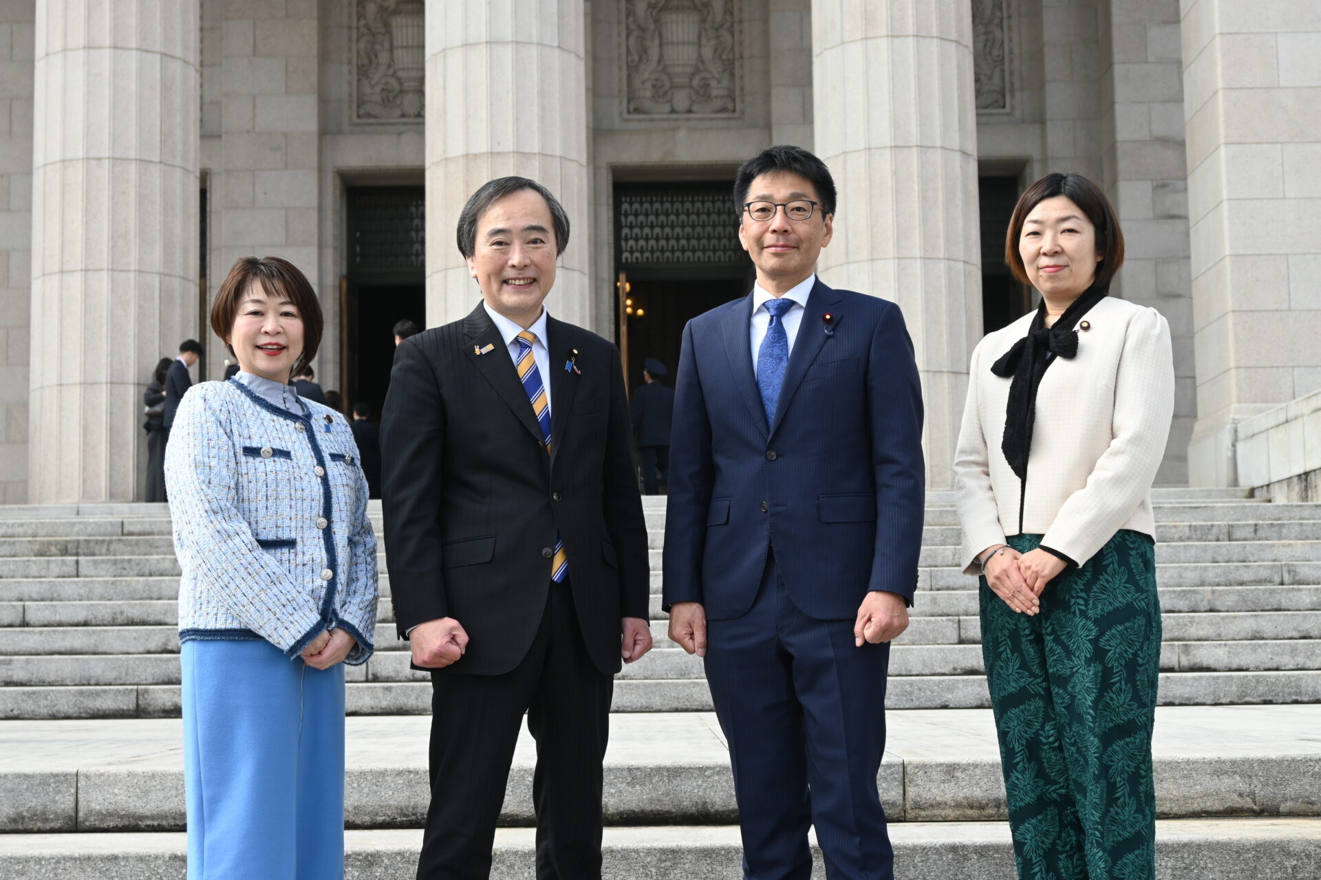 国会議事堂前にて