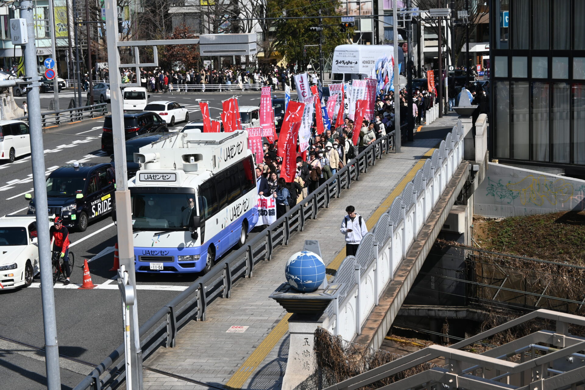 デモ行進の様子